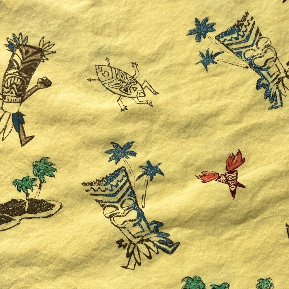 VTG Hang Ten Tiki Print Yellow Short Sleeve Button Down Summer Party Shirt Sz L - Picture 11 of 12